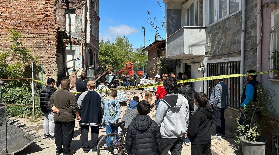 Γκρεμισμένο παλαιό κτίριο στην Τουρκία