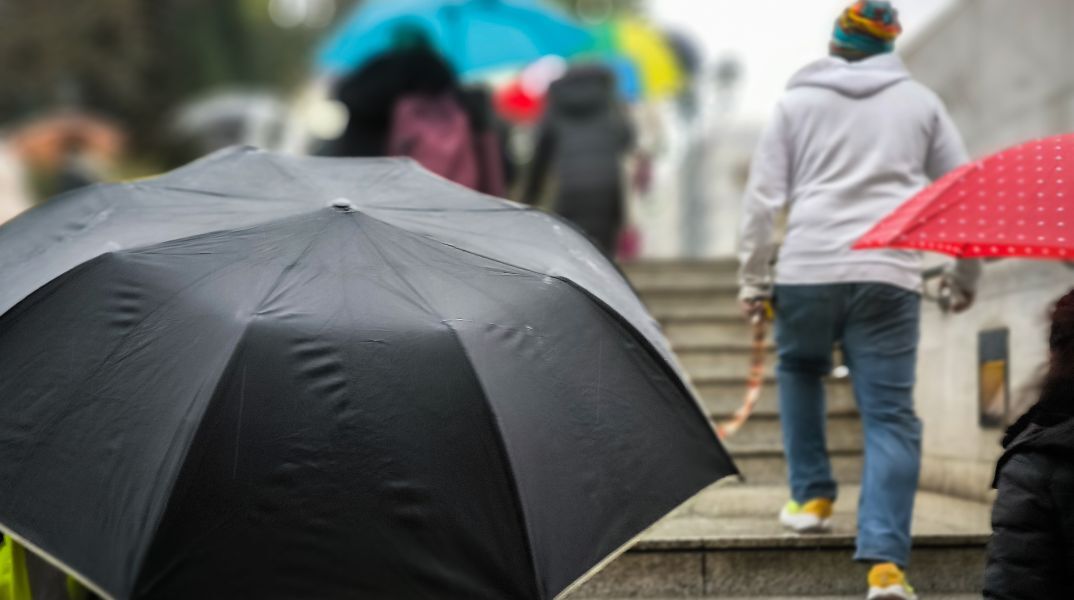 O καιρός τη Δευτέρα 28 Απριλίου 2025: Νεφώσεις και τοπικές βροχές - Αναμένεται βαθμιαία βελτίωση - Η πρόγνωση από το meteo και την ΕΜΥ