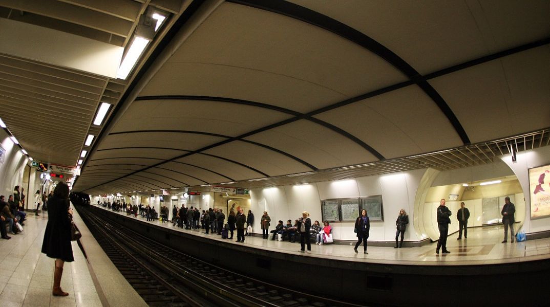 Σταθμός μετρό - Αποβάθρα