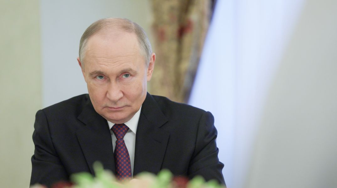 Τι προσπαθεί να πετύχει ο Πούτιν με τη νέα κατάπαυση του πυρός στην Ουκρανία