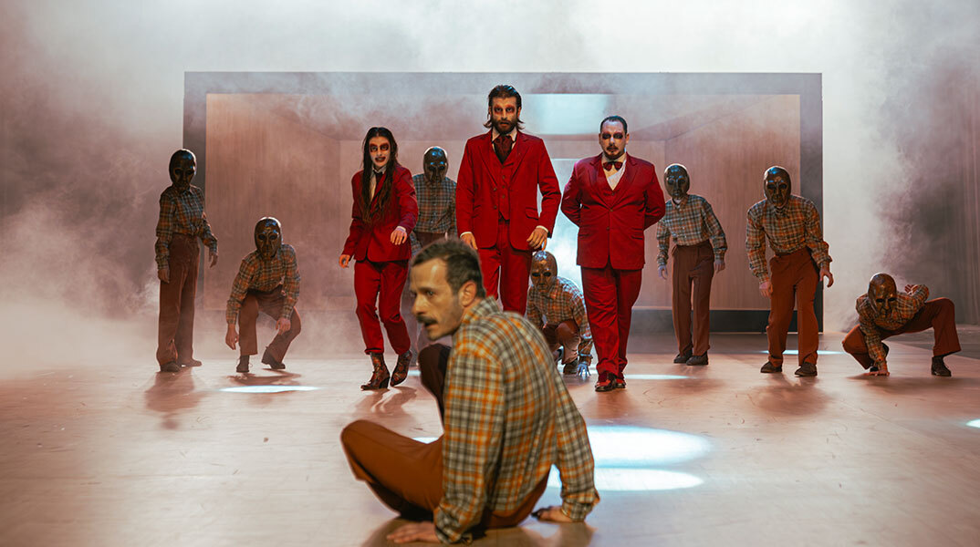 «Φάουστ» σε σκηνοθεσία Άρη Μπινιάρη στο Εθνικό Θέατρο: Η κριτική του Δημήτρη Τσατσούλη