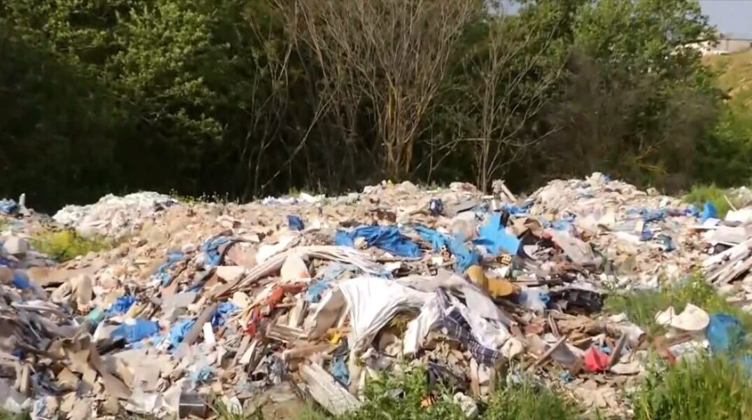 Απορρίμματα από το Τζάνειο Νοσοκομείο βρέθηκαν στην κοίτη του Κηφισού στο Μενίδι 