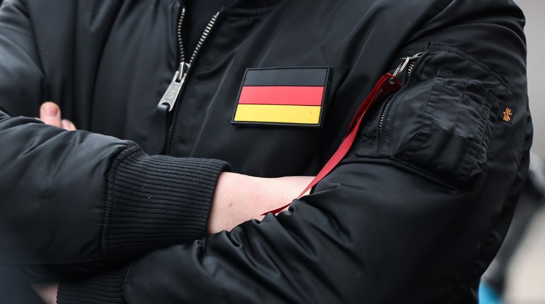 Η Γερμανία χαρακτήρισε επίσημα το AfD ως ακροδεξιά εξτρεμιστική οργάνωση, επιτρέποντας αυξημένη παρακολούθηση από τις υπηρεσίες πληροφοριών.