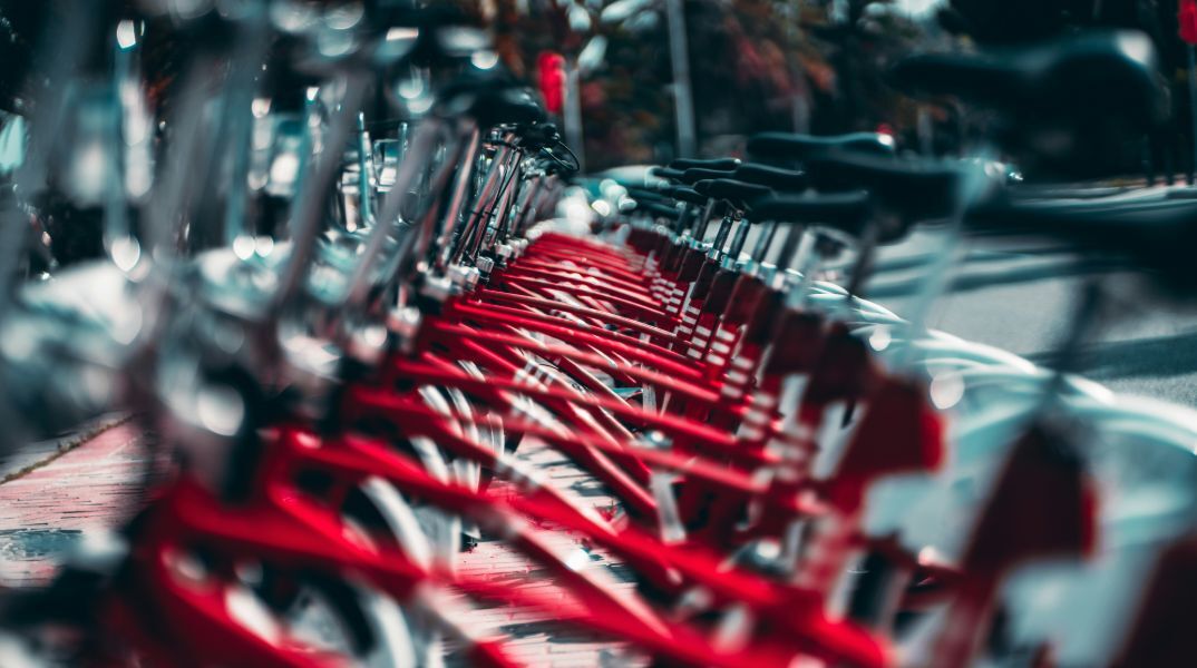 Η Αθήνα κάνει πετάλι: Ο Δήμος Αθηναίων επενδύει στο ποδήλατο ώστε να καταστεί ασφαλής εναλλακτική μετακίνηση