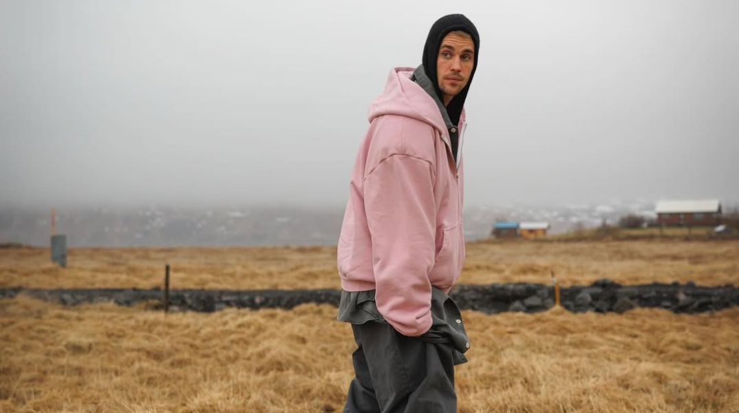 Ο Τζάστιν Μπίμπερ δείχνει να χάνει τον έλεγχο: Κάνει live στο Instagram καπνίζοντας μαριχουάνα