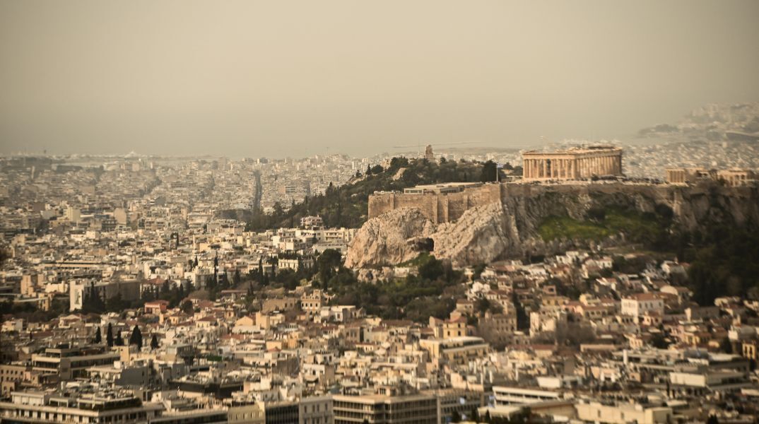 «Καύσωνας Μαΐου» με αφρικανική σκόνη, λασποβροχές και 35άρια - Η πρόγνωση για την Αττική