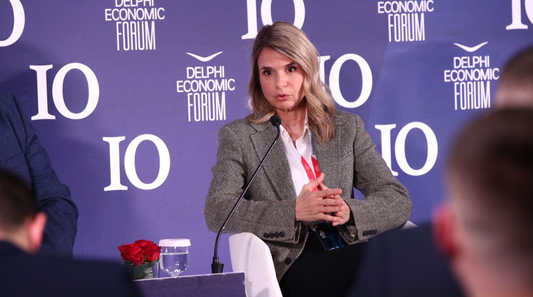 Αποστολάκη: Πόσοι είναι και πόσο κοστίζουν στο Ελληνικό Δημόσιο οι μετακλητοί υπάλληλοι των Υπουργών και Υφυπουργών;