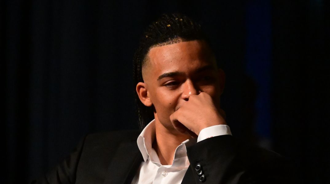 Συγκινημένος ο Καραλής στην παρουσίαση του βιβλίου για εκείνον