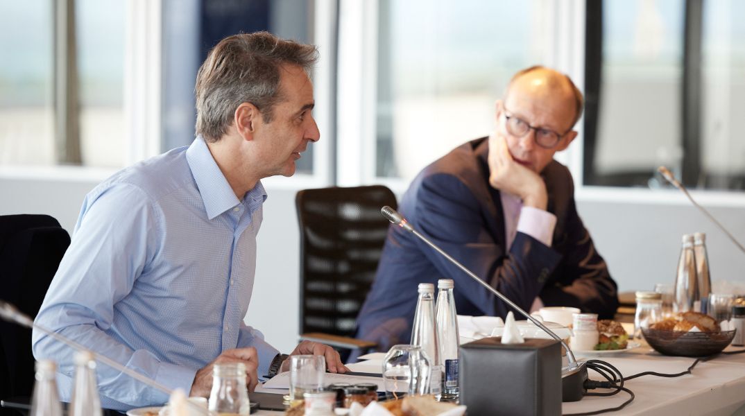 Συγχαρητήρια του Μητσοτάκη στον Μερτς