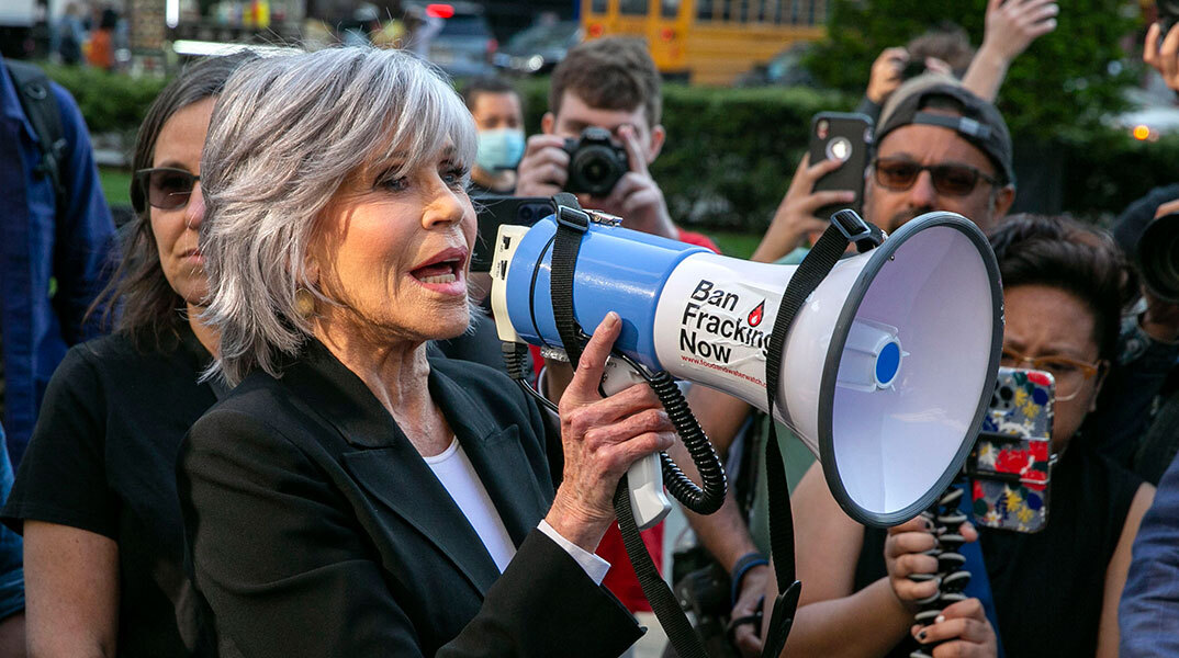 Radical chic: Πλούσιοι και διασημότητες στους κοινωνικούς αγώνες