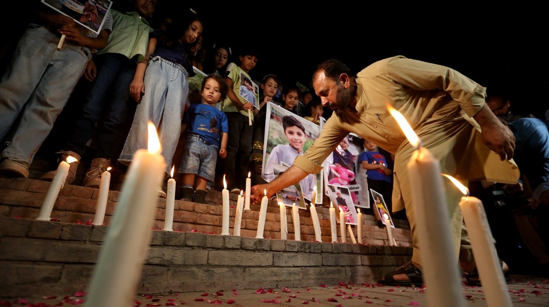 Κεριά στη μνήμη νεκρών στο Πακιστάν