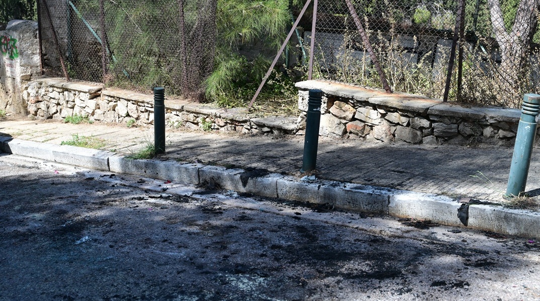 Το σημείο όπου βρέθηκε το απανθρακωμένο πτώμα μέσα σε τζιπ