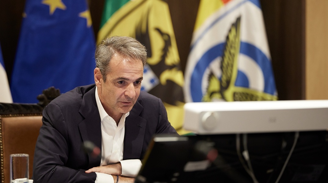 Ο Κυριάκος Μητσοτάκης κατά τη διάρκεια της τηλεδιάσκεψης