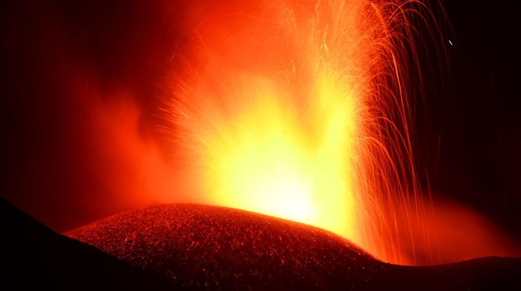 Αίτνα: Το διάσημο ηφαίστειο εξερράγη ξανά - Εντυπωσιακές εικόνες