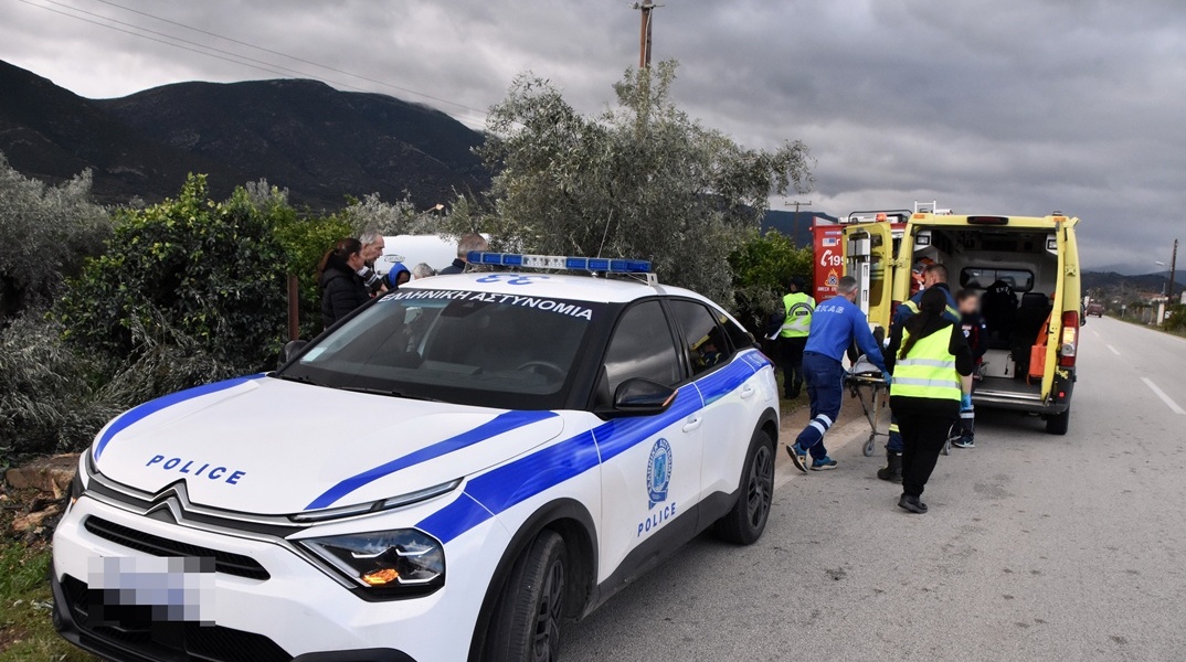 Ασθενοφόρο και περιπολικό