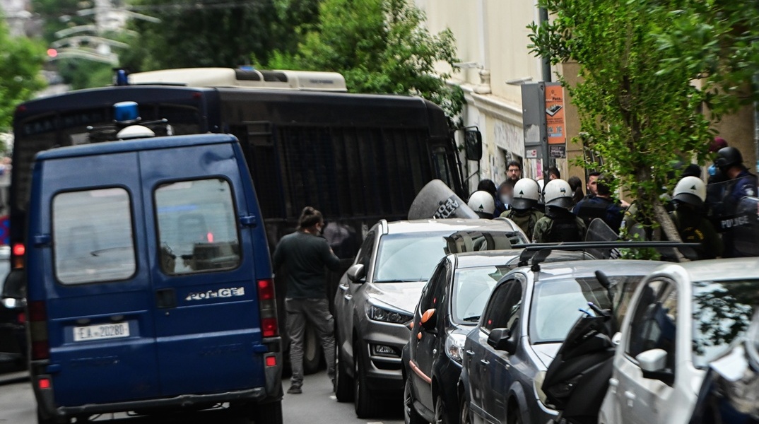 Αστυνομικοί στη Νομική