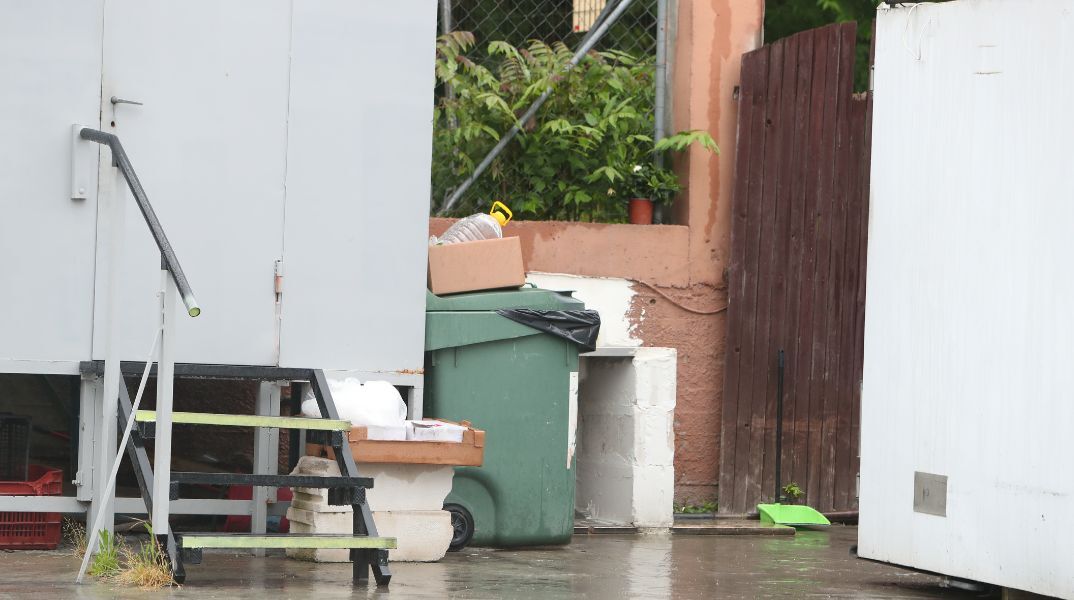 Θεσσαλονίκη: Ελεύθερη αφέθηκε η 30χρονη που απέβαλε πίσω από καντίνα στην περιοχή ΤΙΤΑΝ - Τι εξετάζουν οι αρχές - Τι υποστήριξε η ίδια