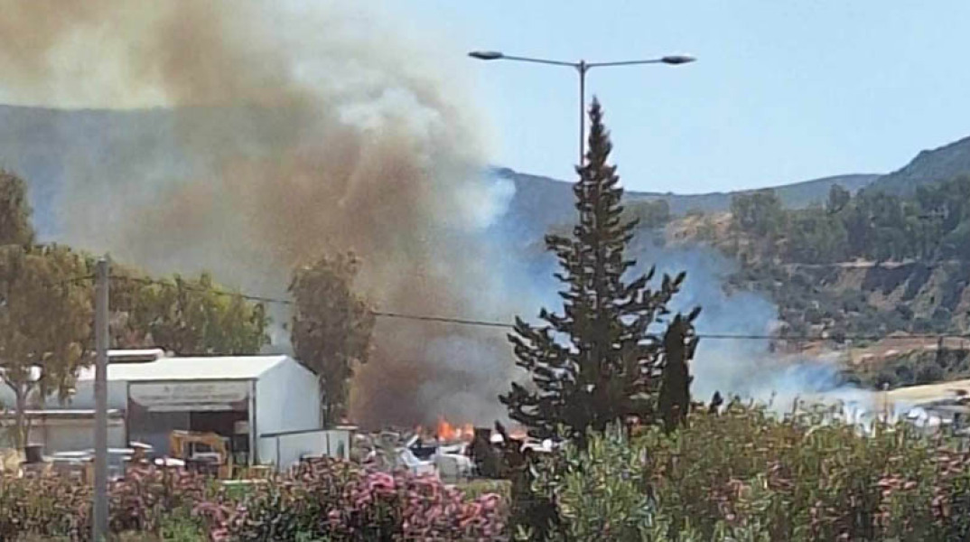 Μήνυμα του 112 για τη φωτιά στο Μαρκόπουλο - Κλείστε πόρτες και παράθυρα