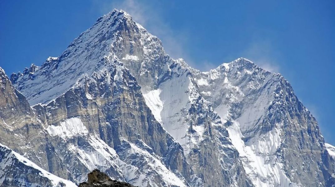 Νεπάλ: Δύο θάνατοι στην τέταρτη υψηλότερη κορυφή στον κόσμο, το Λότσε των Ιμαλαΐων - Ανεβαίνει ο αριθμός των νεκρών ορειβατών.
