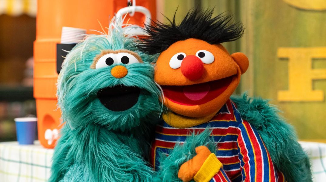 Mεταφέρεται στη streaming πλατφόρμα του Netflix μετά την απόφαση Τραμπ να κόψει τη χρηματοδότηση του PBS, το θρυλικό παιδικό πρόγραμμα Sesame Street
