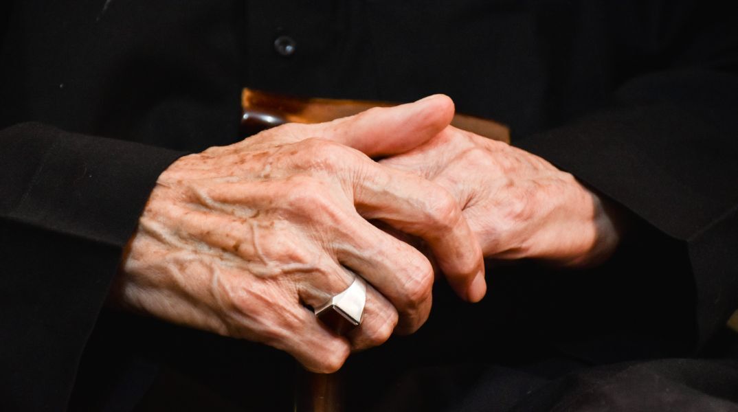 «Ήθελα να την βοηθήσω»: Τι υποστήριξε η 83χρονη που κατηγορείται για εμπορία ανθρώπων στη Θεσσαλονίκη