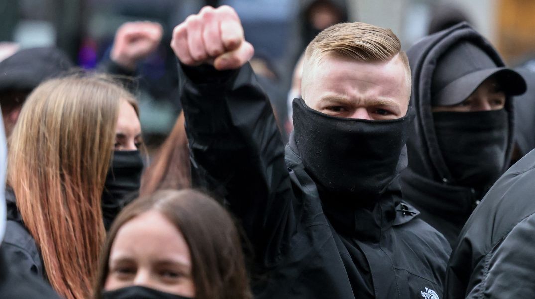 Γερμανία: Έφοδοι σε 4 κρατίδια και συλλήψεις εφήβων μελών ακροδεξιάς τρομοκρατικής οργάνωσης - Αφορούσαν καταζητούμενα μέλη της ομάδας «Τελευταίο Κύμα Άμυνας»