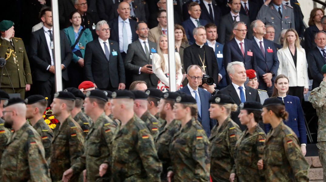 Η Γερμανία αναπτύσσει μόνιμα στρατεύματα στη Λιθουανία για πρώτη φορά από τον Β΄ Παγκόσμιο Πόλεμο, ενισχύοντας την άμυνα του ΝΑΤΟ κατά της Ρωσίας.