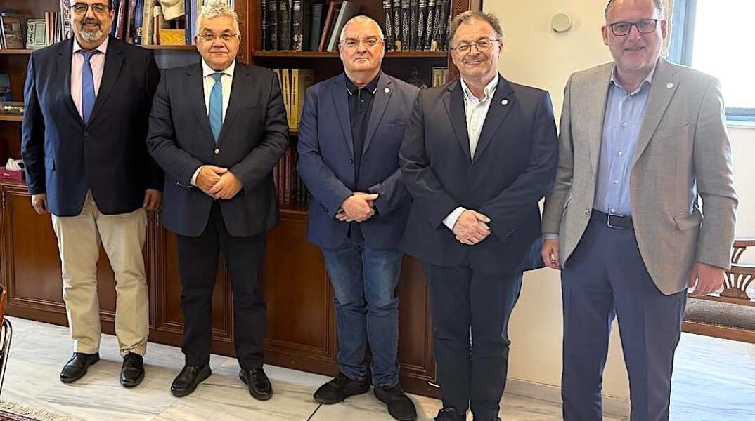 Ο Αντιπρύτανης Ακαδημαϊκών Υποθέσεων και Διασφάλισης Ποιότητας του Πανεπιστημίου Δυτικής Αττικής, Καθηγητής Σταύρος Καμινάρης, ο Υφυπουργός Παιδείας κ. Νικόλαος Παπαϊωάννου, ο Πρύτανης του ΠΑΔΑ, Καθηγητής Παναγιώτης Ε. Καλδής, ο Αντιπρύτανης Έρευνας, Καινοτομίας και Δια Βίου Μάθησης του ΠΑΔΑ, Καθηγητής Πέτρος Καλαντώνης, ο Αντιπρύτανης Διοικητικών και Οικονομικών Υποθέσεων-Βιώσιμης Ανάπτυξης του ΠΑΔΑ, Καθηγητής Αριστείδης Παπαγρηγορίου