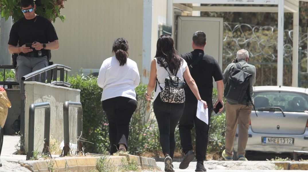 Με δύο κακουργήματα βαρύνεται η πρώην δημοσιογράφος που συνελήφθη για απάτη με ταξίδια στο Αμπού Ντάμπι - Έλαβε προθεσμία για να απολογηθεί την Τρίτη