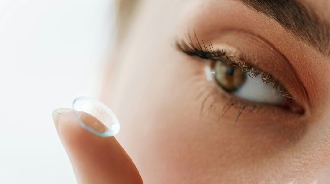 Επιστήμονες ανέπτυξαν φακούς επαφής με υπέρυθρη όραση - Η τεχνολογία υπόσχεται εφαρμογές σε άτομα με αχρωματοψία και σε κρυφά μηνύματα