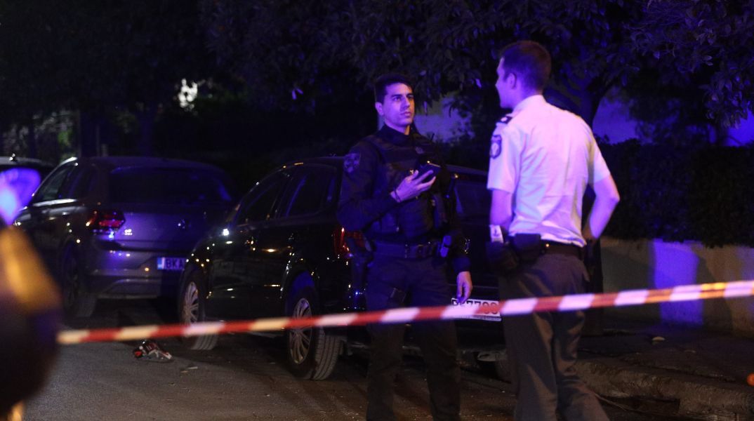 Τροχαίο στο Χαλάνδρι: «Αυτοτραυματίστηκε με ένα μαχαίρι στο λαιμό και το στήθος», λένε αυτόπτες μάρτυρες