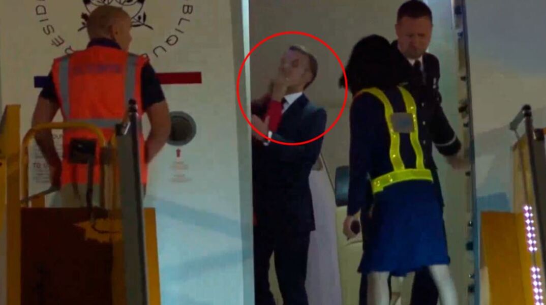 Brigitte Macron χαστουκίζει τον Emmanuel Macron - viral στιγμιότυπο