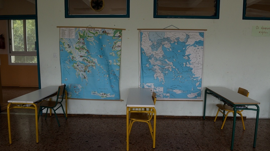 Θρανία σε τάξη σχολείου