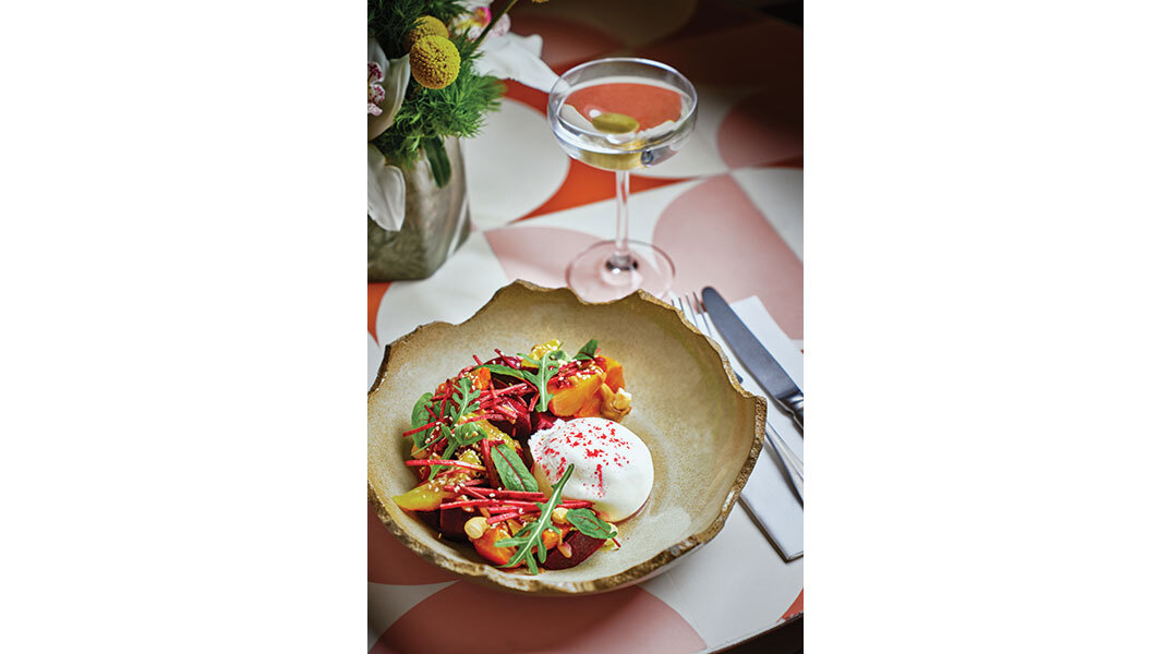 Yphes: Η νέα κρυφή all day αυλή της Αθήνας