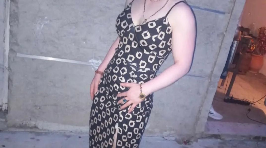 Η 29χρονη ειδικευόμενη ψυχίατρος που συνελήφθη για διακίνηση ναρκωτικών με καλυμένα τα χαρακτηριστικά του προσώπου της