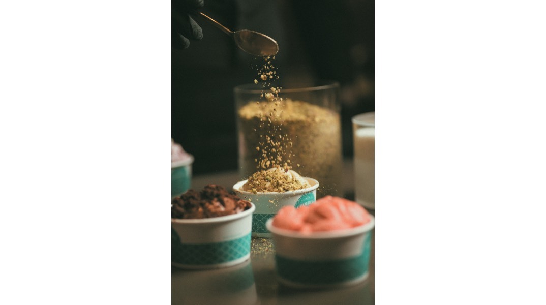 Choureal: Το κορυφαίο προφιτερόλ κάνει «απόβαση» και στη Γλυφάδα