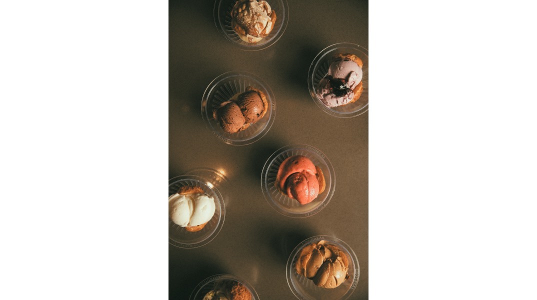 Choureal: Το κορυφαίο προφιτερόλ κάνει «απόβαση» και στη Γλυφάδα