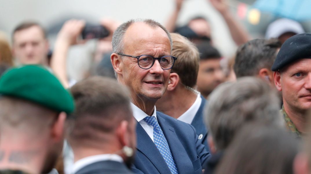 Κυβέρνηση Μερτς: Οι γυναίκες λάμπουν διά της απουσίας τους