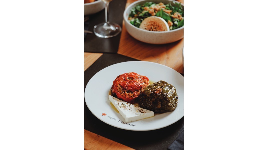 Αισώπου Μύθοι: Πεντανόστιμη ελληνική κουζίνα  στα στενά του Ψυρρή