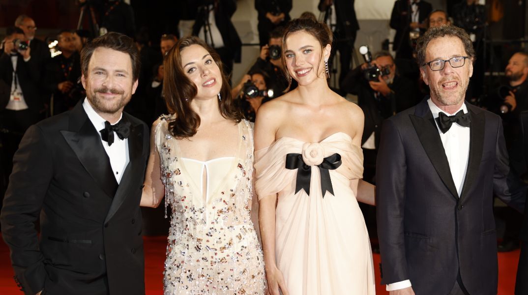 Κάννες: Η Μάργκαρετ Κουάλεϊ έπιασε τα οπίσθια της Όμπρεϊ Πλάζα 