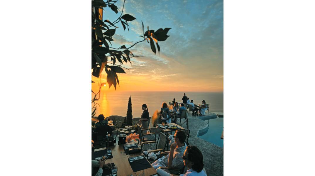 Amente: Το απόλυτο καταφύγιο γευσιγνωσίας με θέα το επιβλητικό Ιόνιο