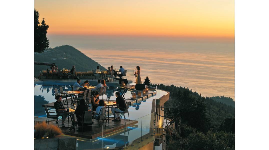 Amente: Το απόλυτο καταφύγιο γευσιγνωσίας με θέα το επιβλητικό Ιόνιο