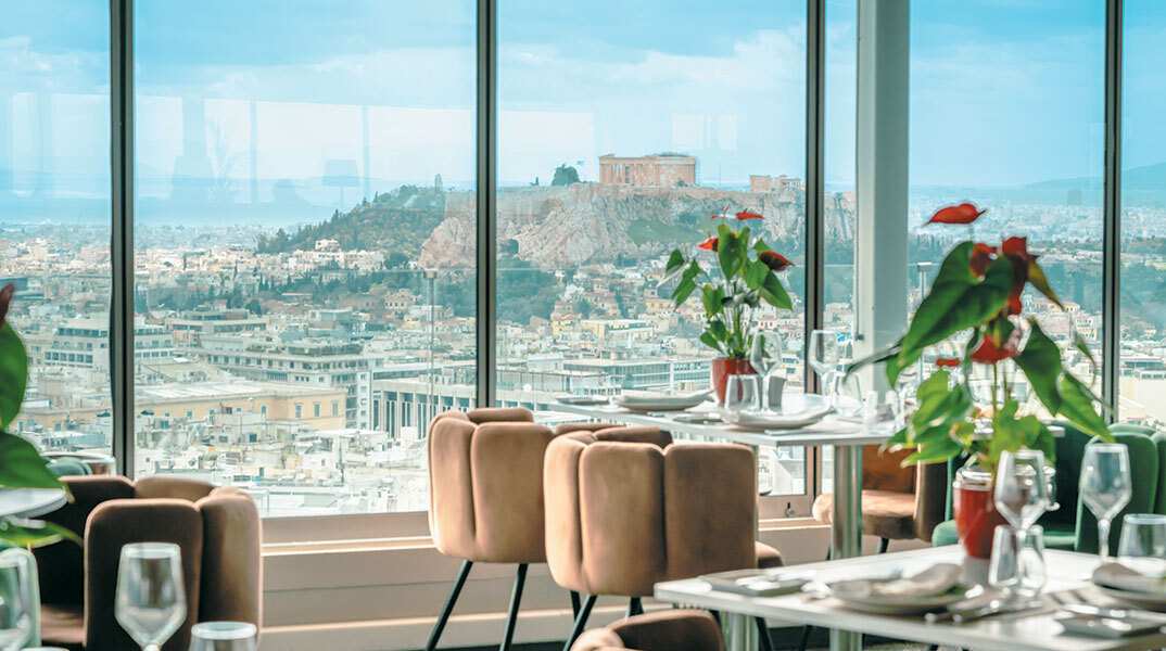 La Suite lounge στον 6ο όροφο του St. George Lycabettus