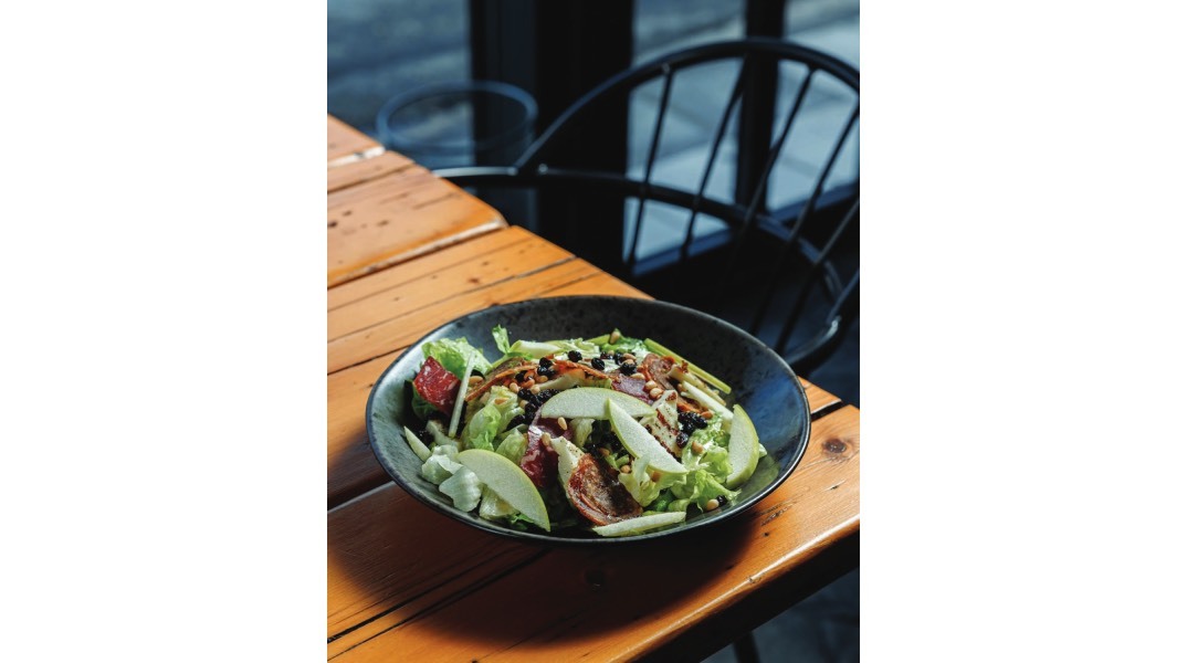 Φυσαρμόνικα: Το μεζεδοπωλείο που παντρεύει το μοντέρνο με το παραδοσιακό 