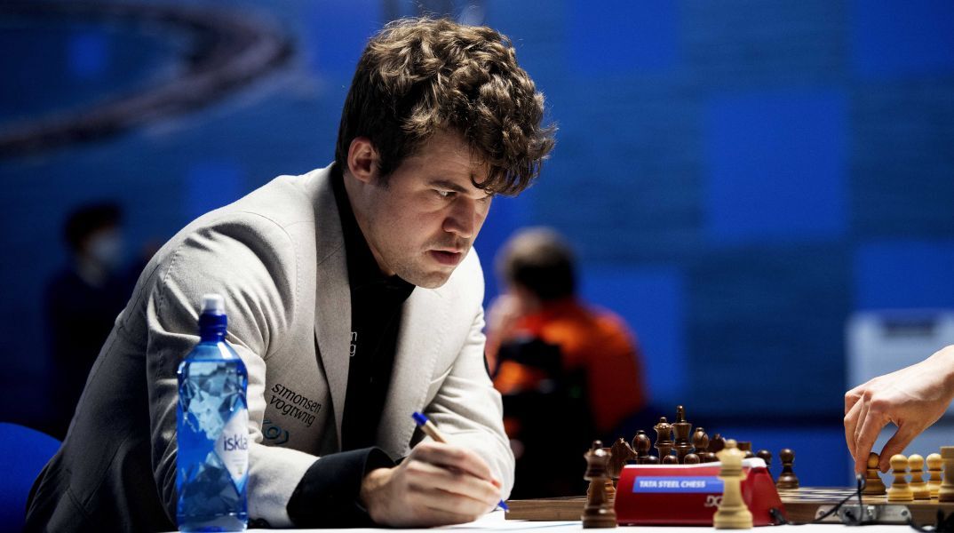 Σκάκι: Ο Γκουκές νίκησε τον Μάγκνους Κάρλσεν στο τουρνουά Norway Chess, προκαλώντας την έντονη αντίδραση του κορυφαίου της παγκόσμιας κατάταξης - Δείτε βίντεο