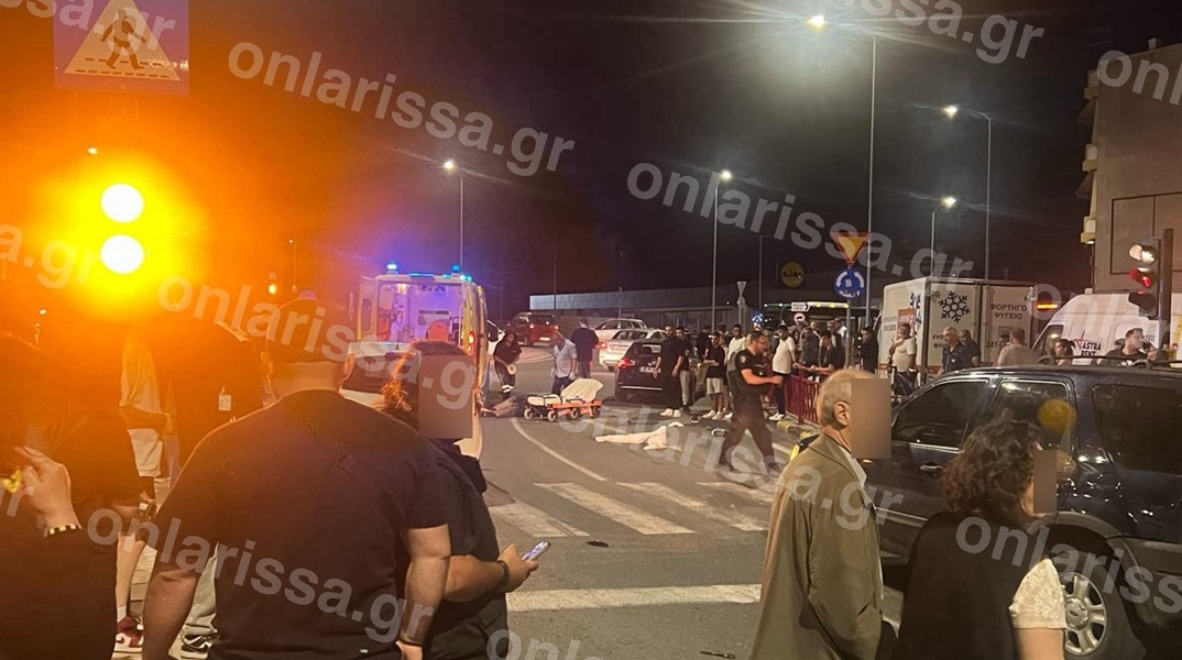Το σημείο του δυστυχήματος στη Λάρισα - Στο σημείο ασθενοφόρο και συγκεντρωμένοι πολίτες