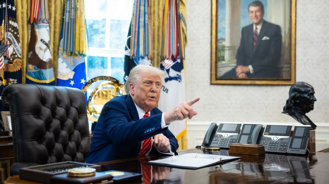 Νέα ανάρτηση Τραμπ: «Έχει τεθεί σε εφαρμογή η εκεχειρία» Ισραήλ και Ιράν