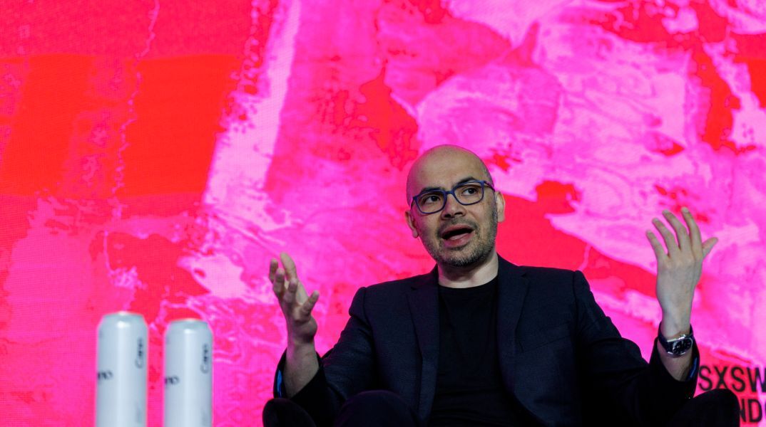 Ντέμης Χασάμπης: Υπάρχουν πιο σοβαροί κίνδυνοι από το να μας «κλέψει» η τεχνητή νοημοσύνη τις δουλειές