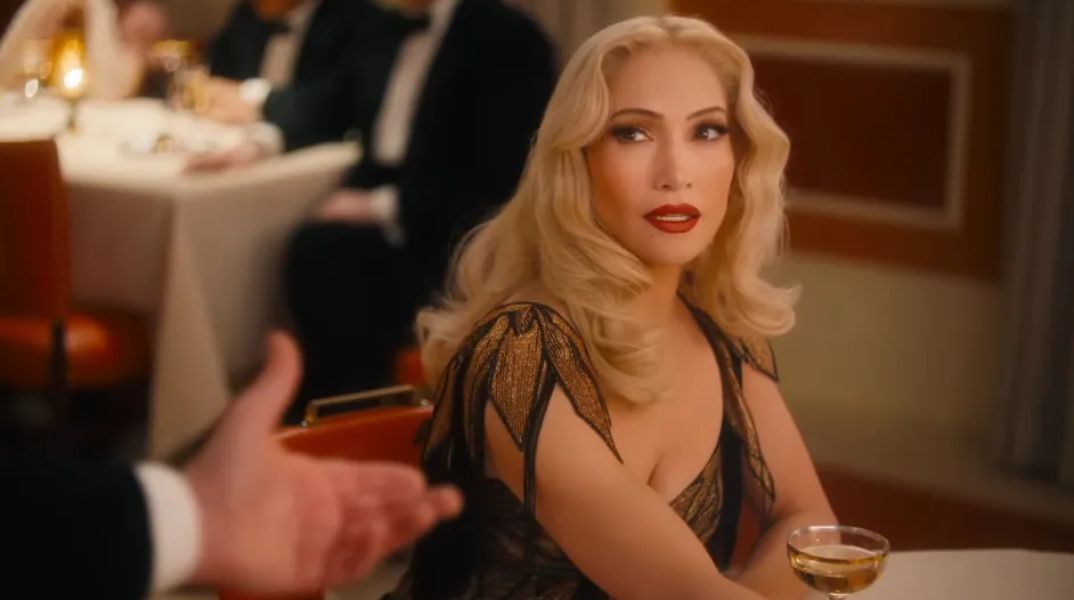 Η Τζένιφερ Λόπεζ αποπνέει την αίγλη του παλιού Χόλιγουντ στο πρώτο teaser trailer του μιούζικαλ «Το Φιλί της Γυναίκας Αράχνης»