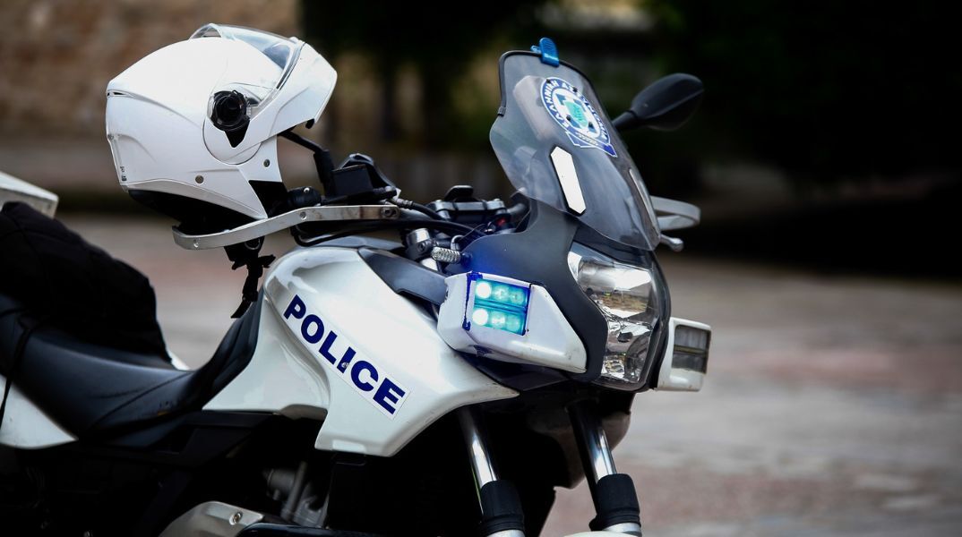 Σύλληψη πατέρα και γιου για περιβαλλοντική ρύπανση στη Θεσσαλονίκη - Άδειασαν καρότσα με επικίνδυνα απόβλητα σε χωράφι στην Επανομή